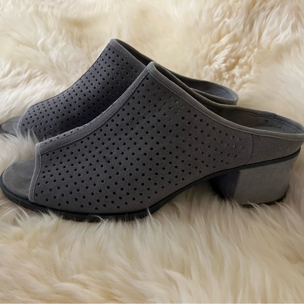 Ugg Koolaburra gray suede heels. Pre-owned condition. Size 12 - Picture 3 of 8